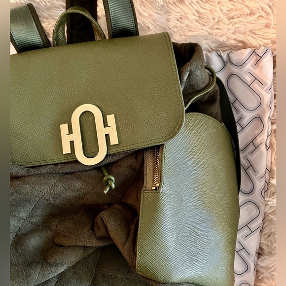 Backpack - Picture 2 of 7